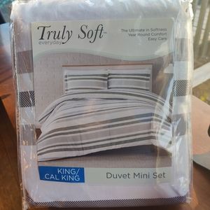 NEW Macy's Truly Soft Duvet Cover Set